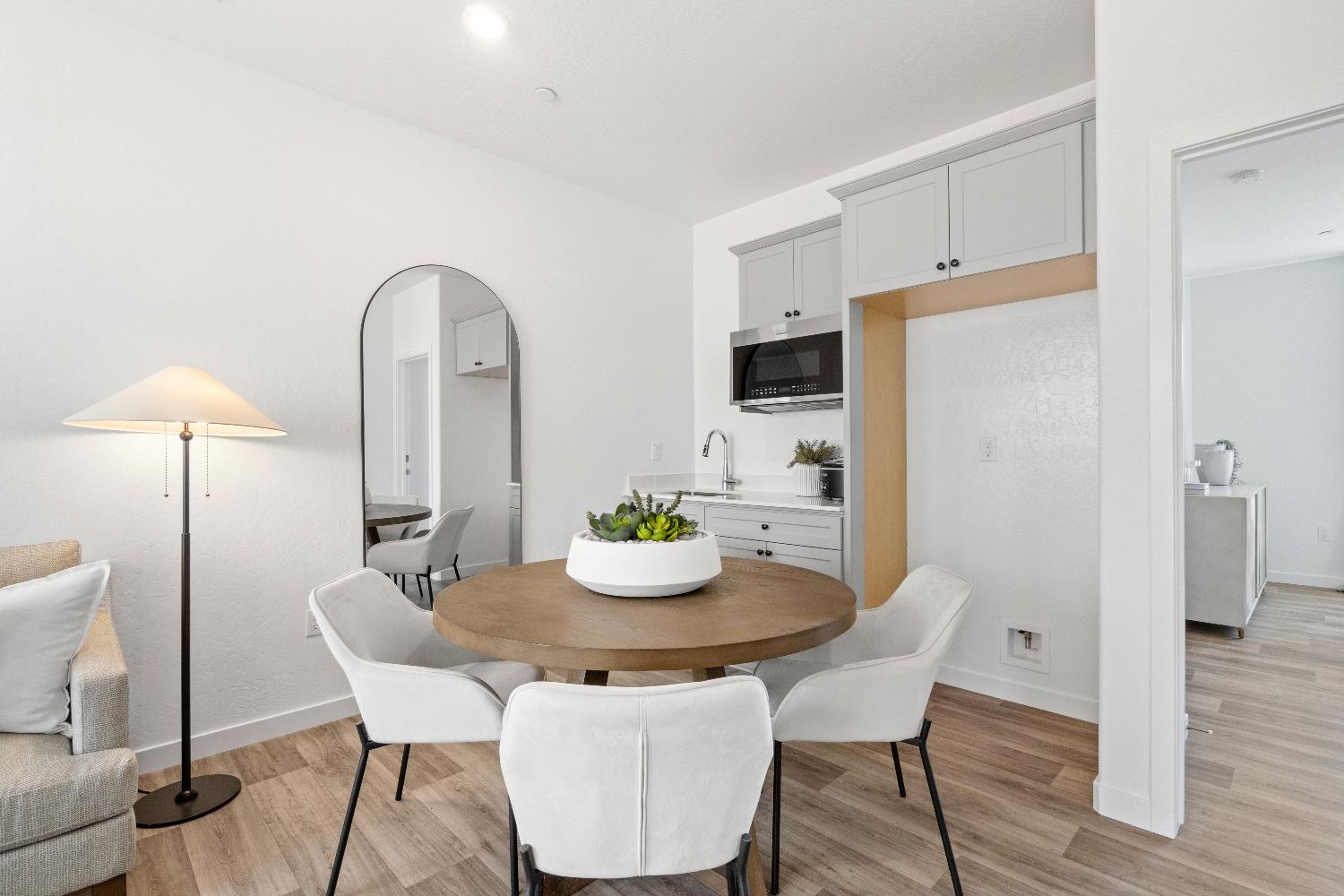 966 Deerhorn Dr W, Madera, CA 93636