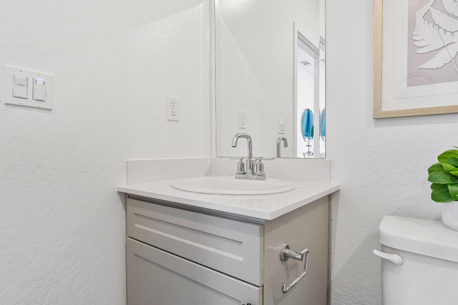 966 Deerhorn Dr W, Madera, CA 93636