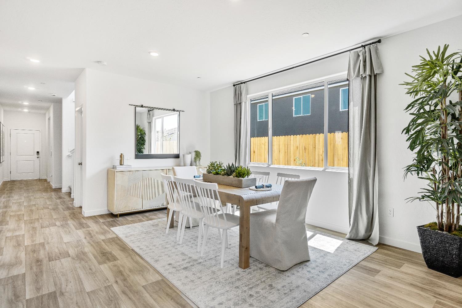 966 Deerhorn Dr W, Madera, CA 93636