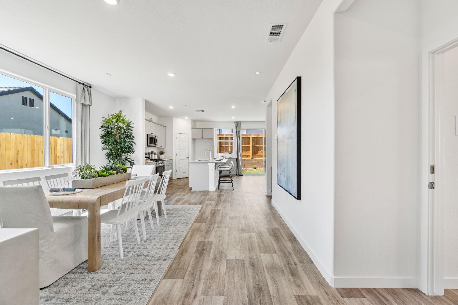 966 Deerhorn Dr W, Madera, CA 93636