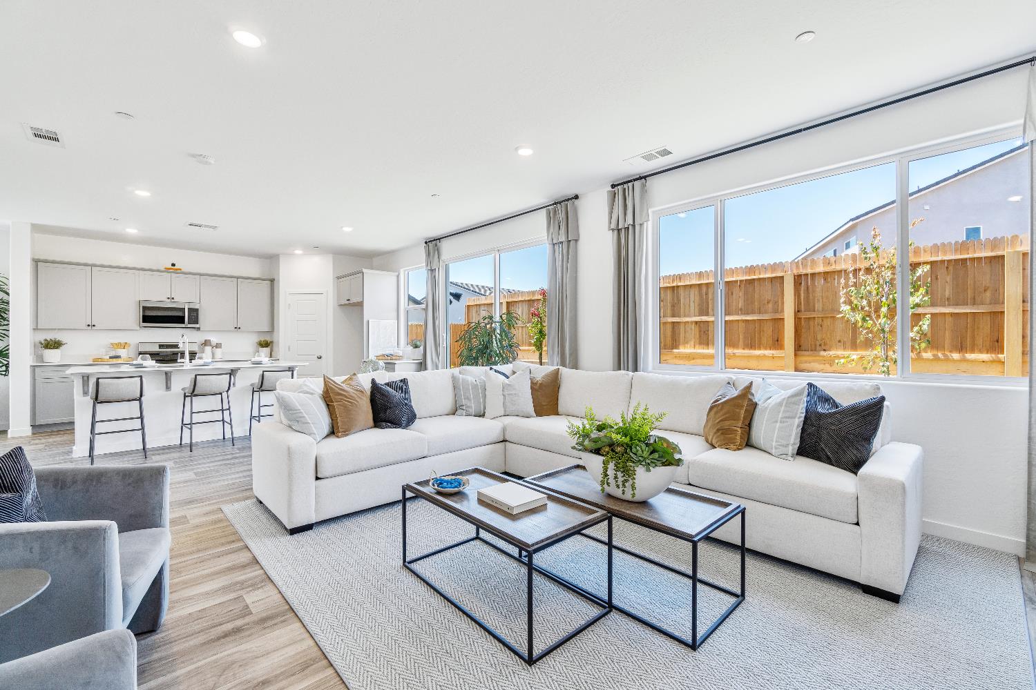 966 Deerhorn Dr W, Madera, CA 93636