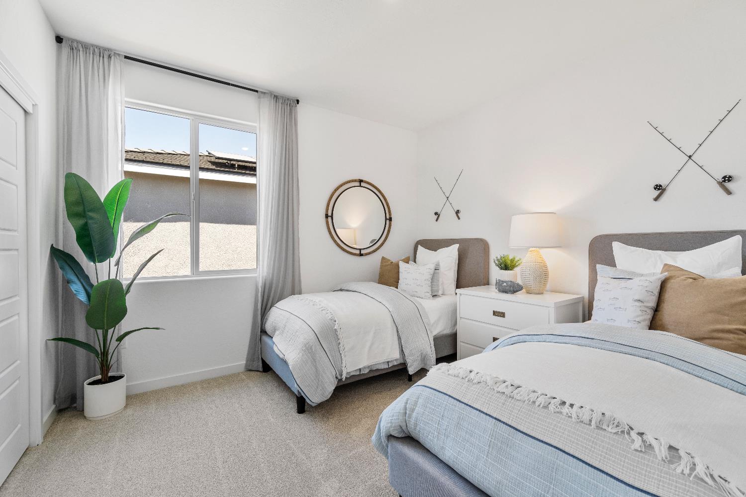 966 Deerhorn Dr W, Madera, CA 93636