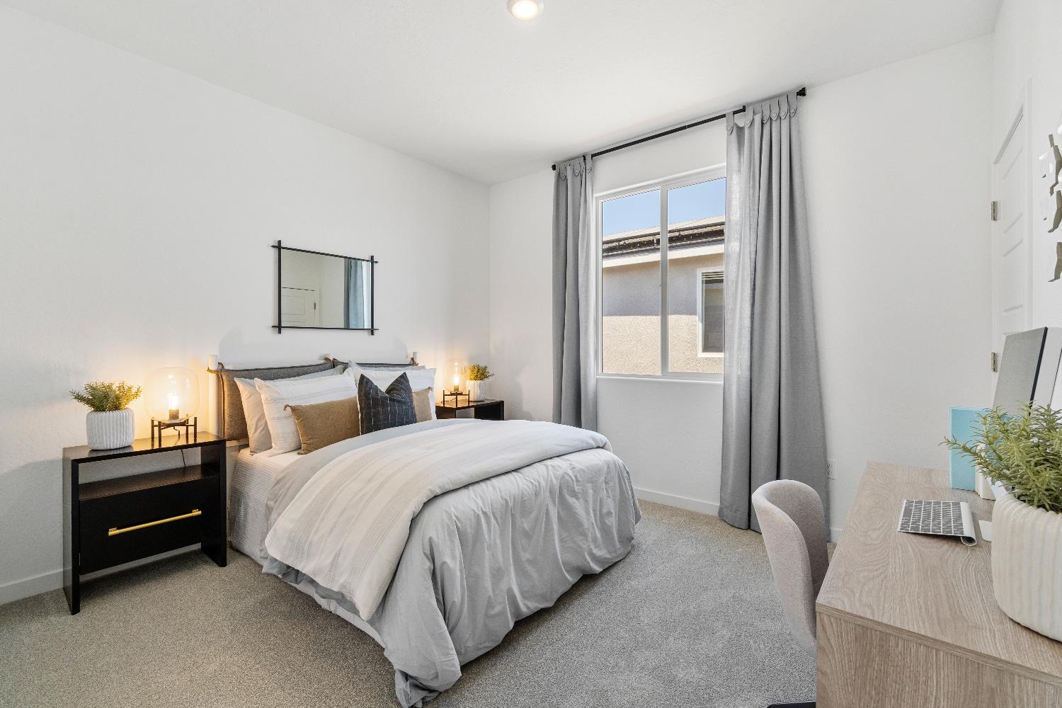 966 Deerhorn Dr W, Madera, CA 93636