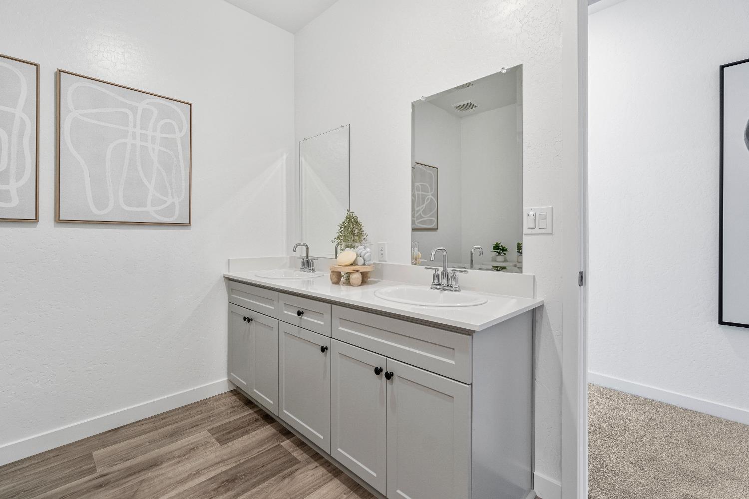 966 Deerhorn Dr W, Madera, CA 93636