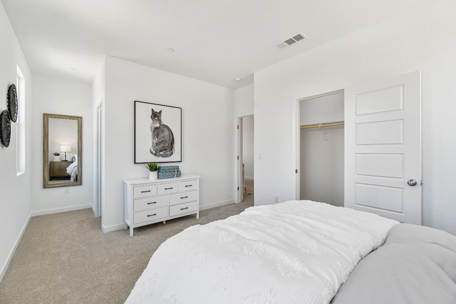 966 Deerhorn Dr W, Madera, CA 93636