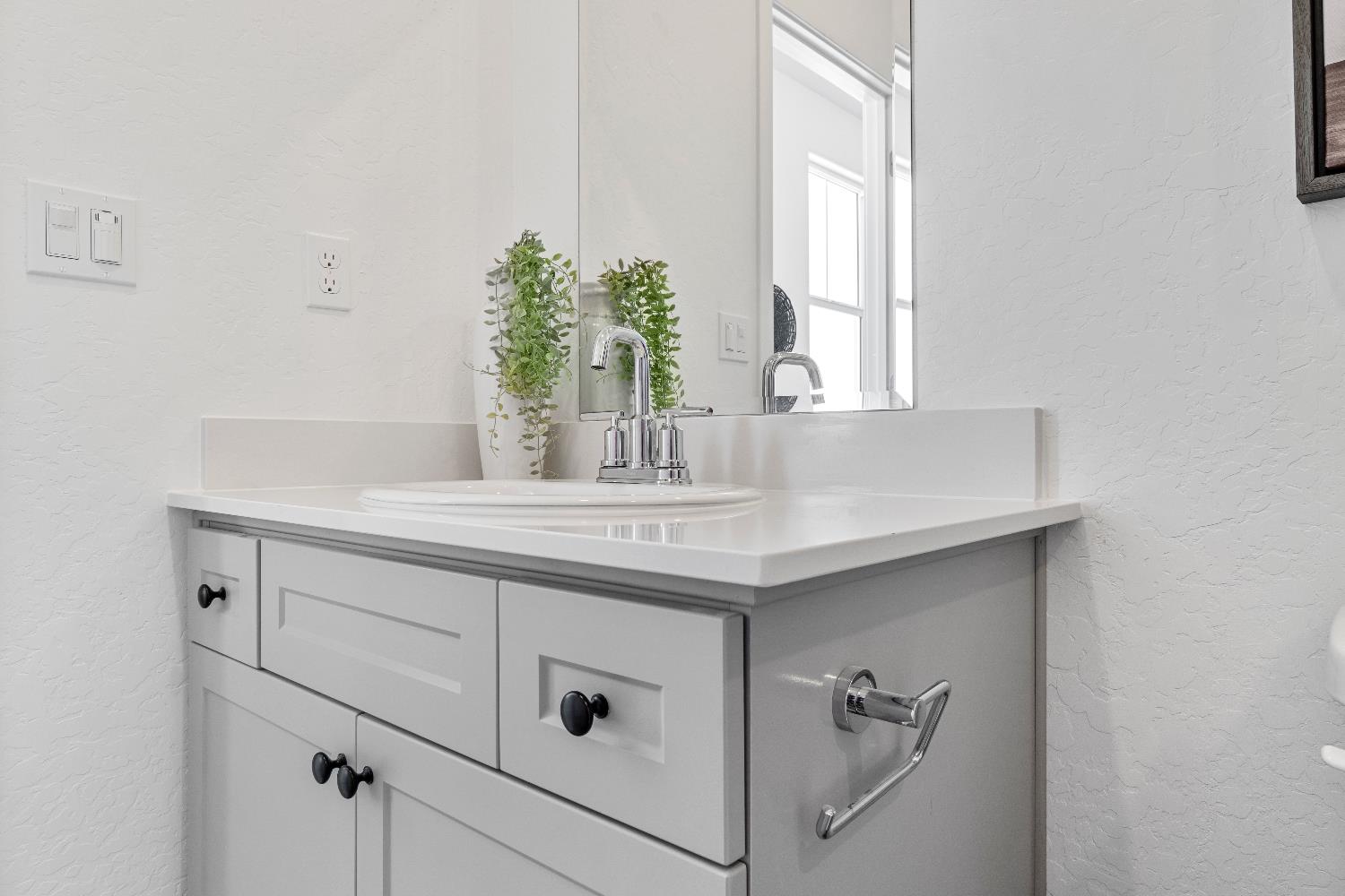 966 Deerhorn Dr W, Madera, CA 93636