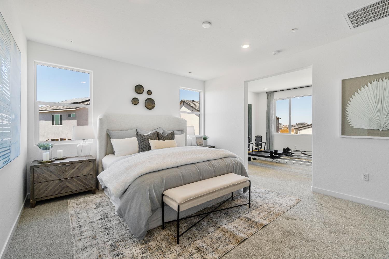 966 Deerhorn Dr W, Madera, CA 93636