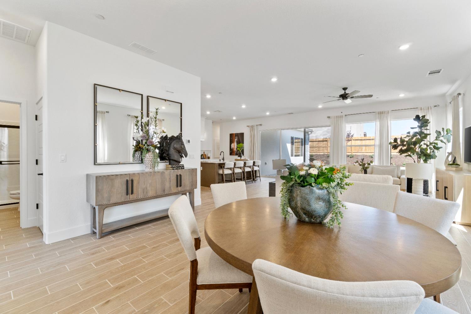 856 Traverse Dr S, Madera, CA 93636