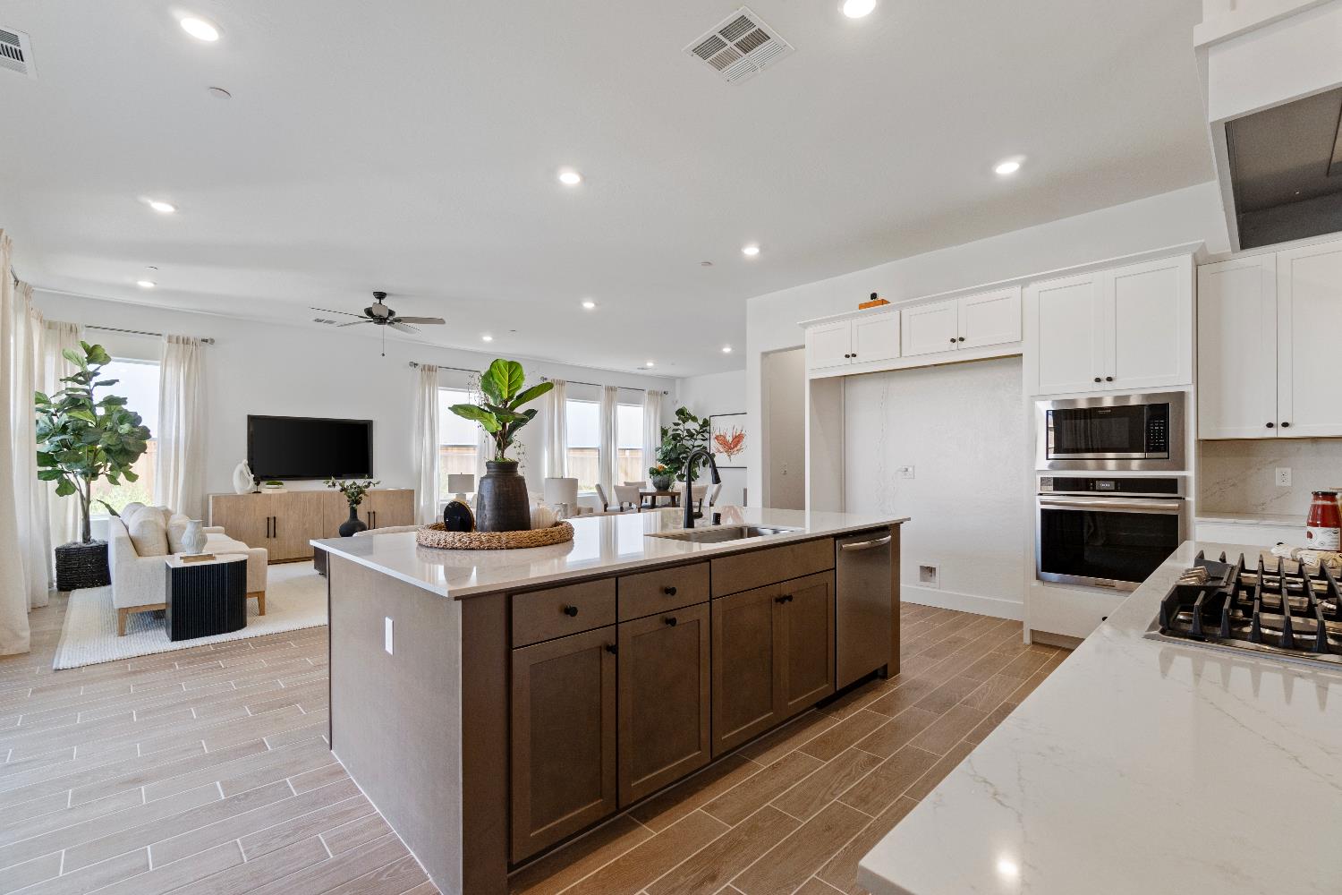 856 Traverse Dr S, Madera, CA 93636