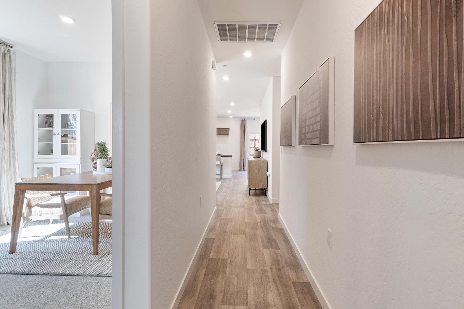 996 Deerhorn Dr W, Madera, CA 93636