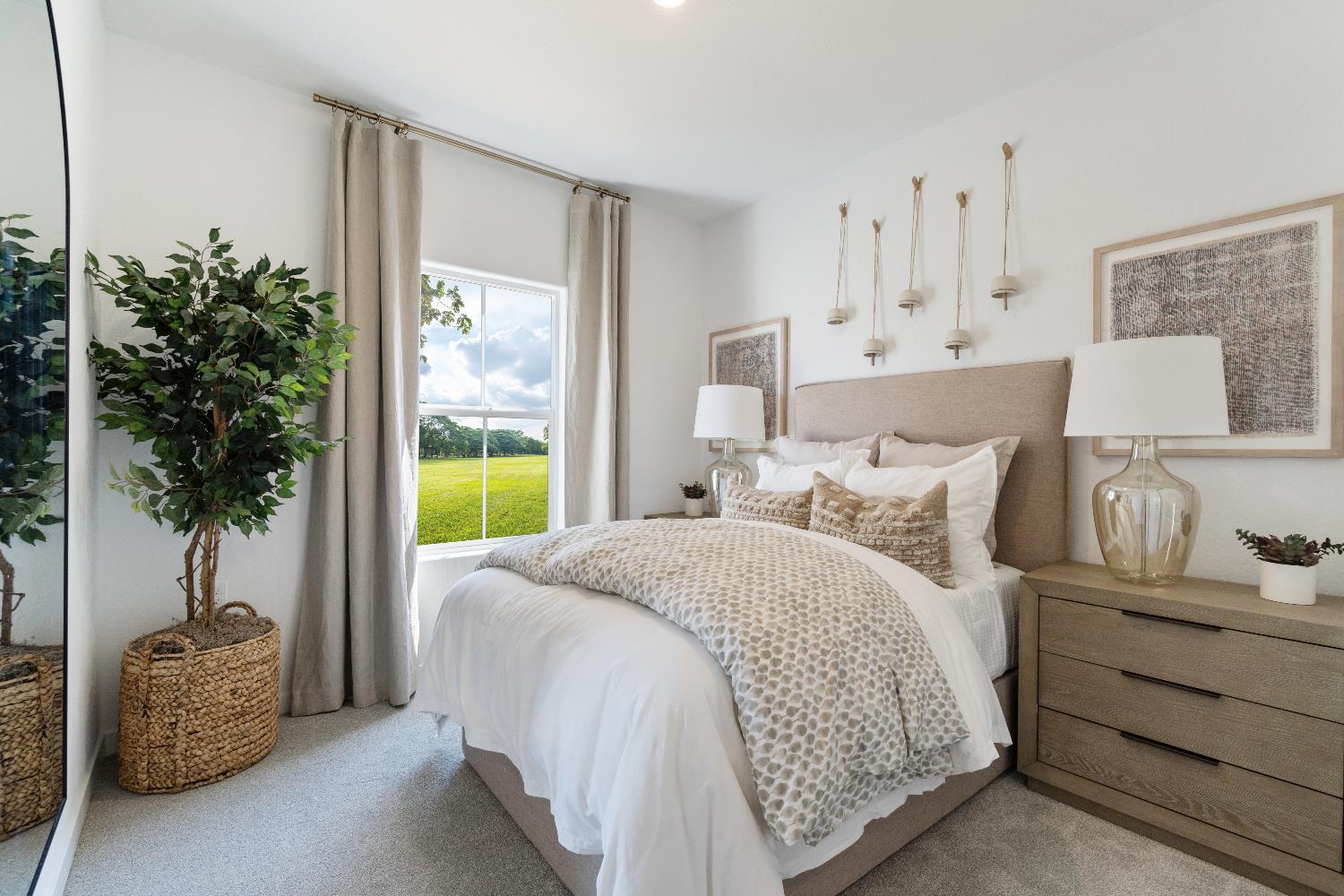 996 Deerhorn Dr W, Madera, CA 93636