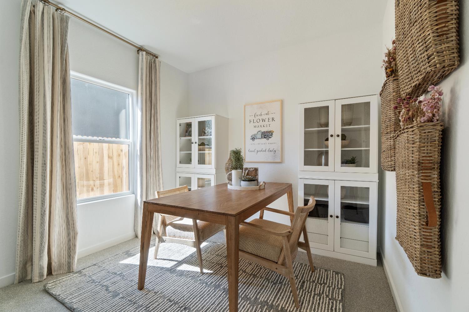 996 Deerhorn Dr W, Madera, CA 93636