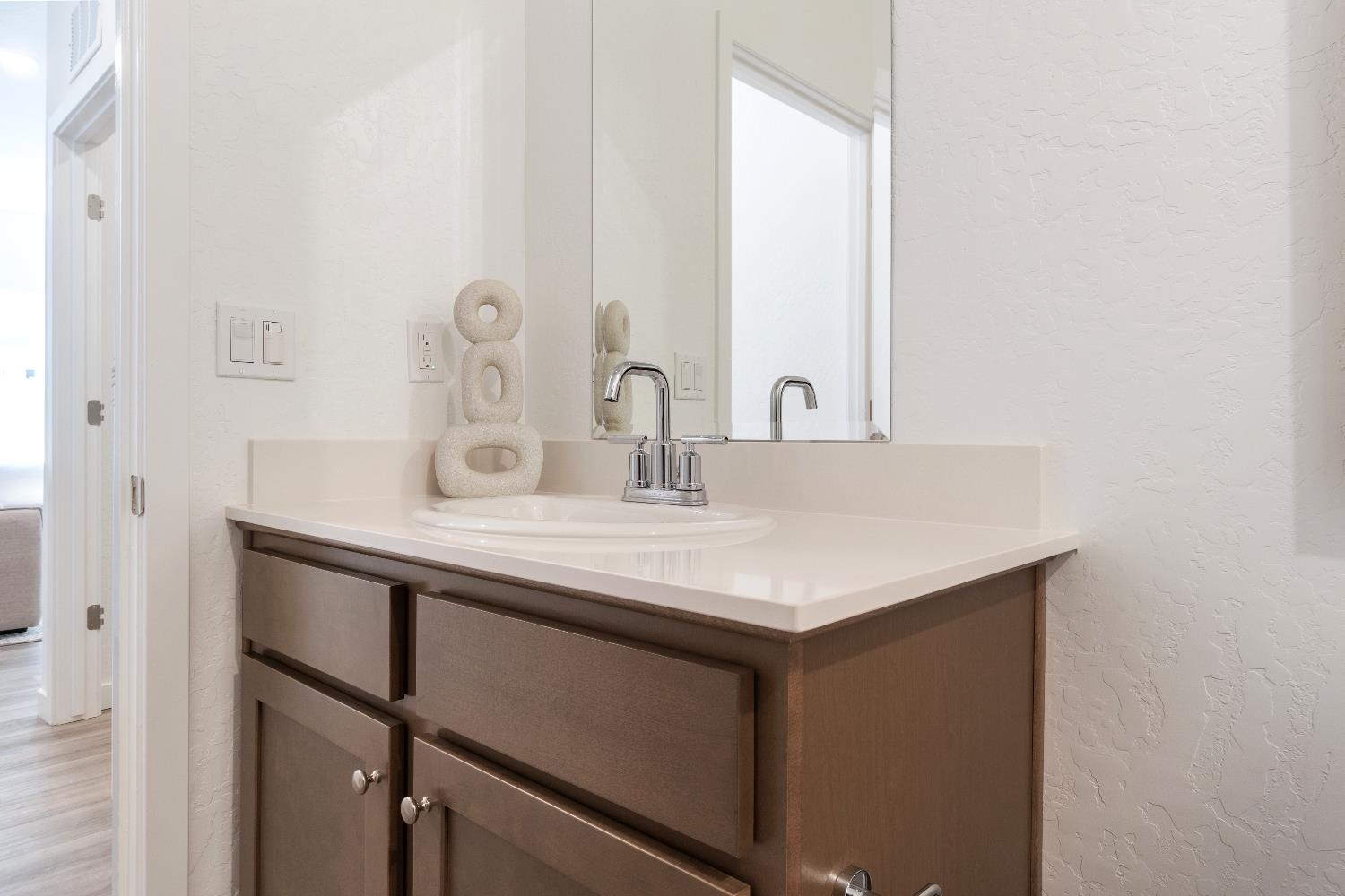 996 Deerhorn Dr W, Madera, CA 93636