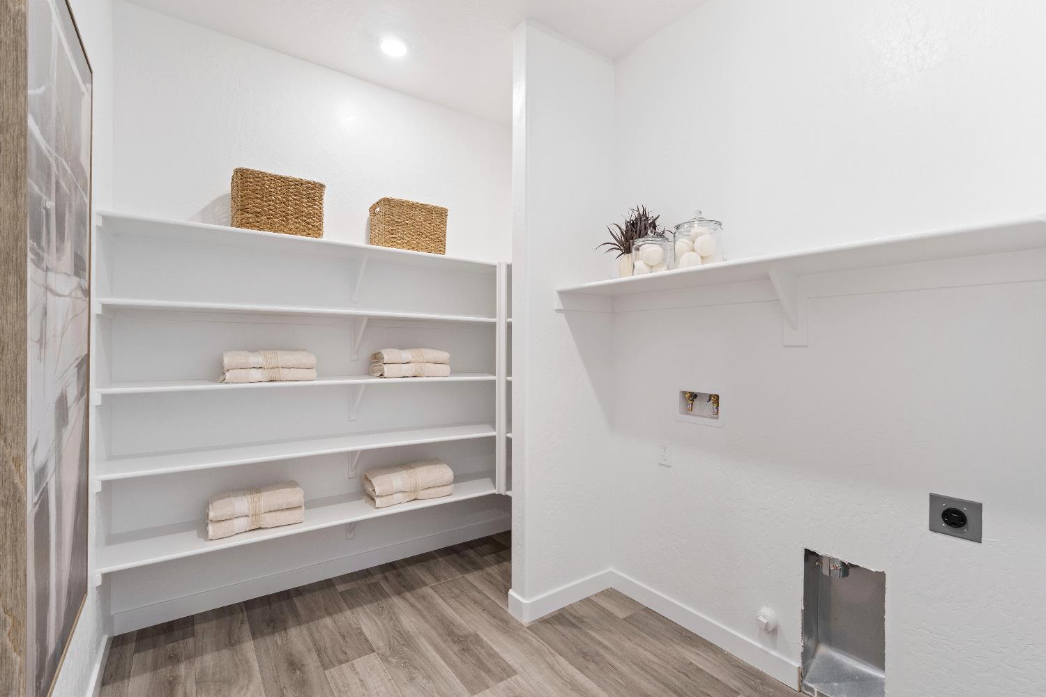 996 Deerhorn Dr W, Madera, CA 93636