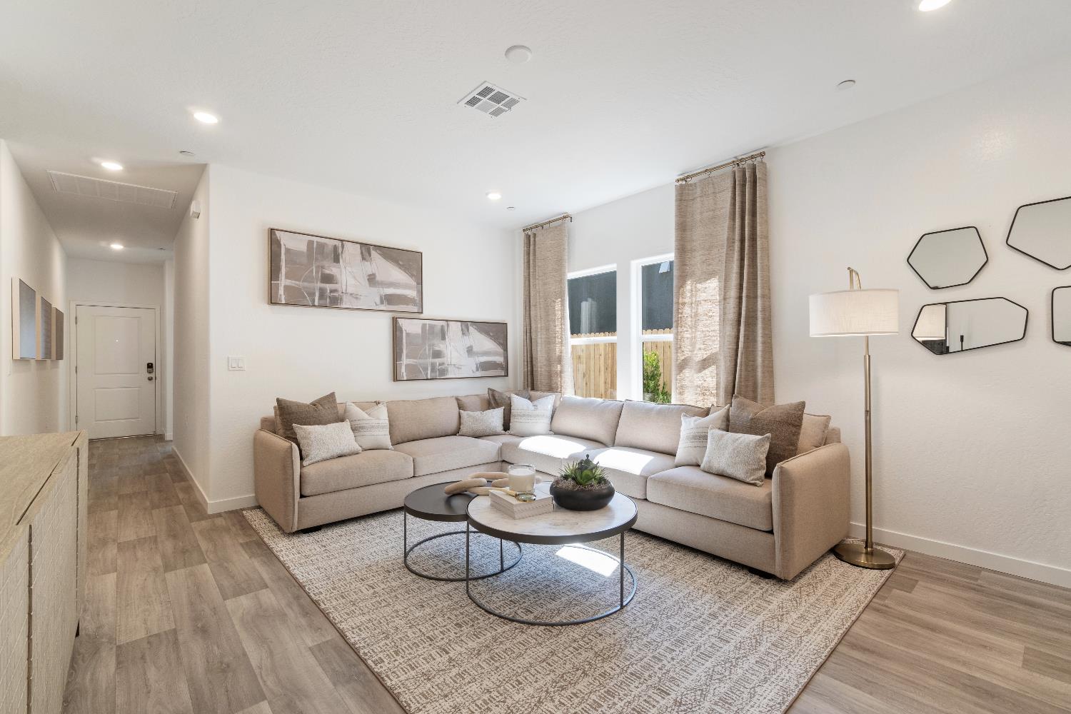 996 Deerhorn Dr W, Madera, CA 93636