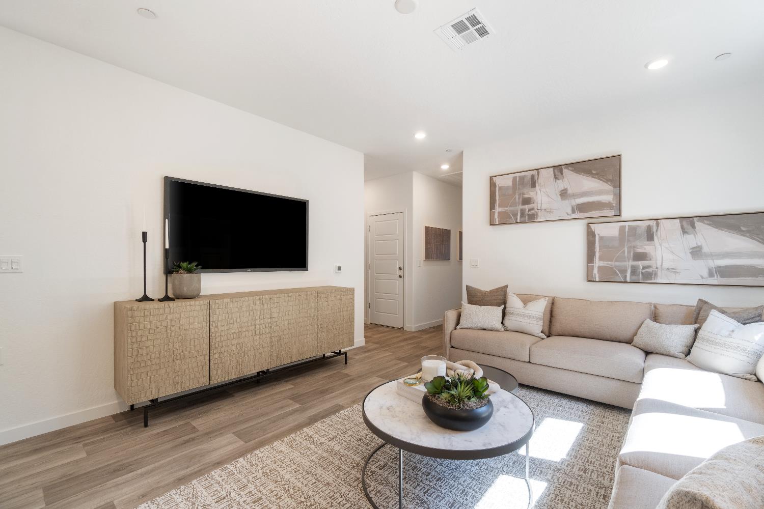 996 Deerhorn Dr W, Madera, CA 93636