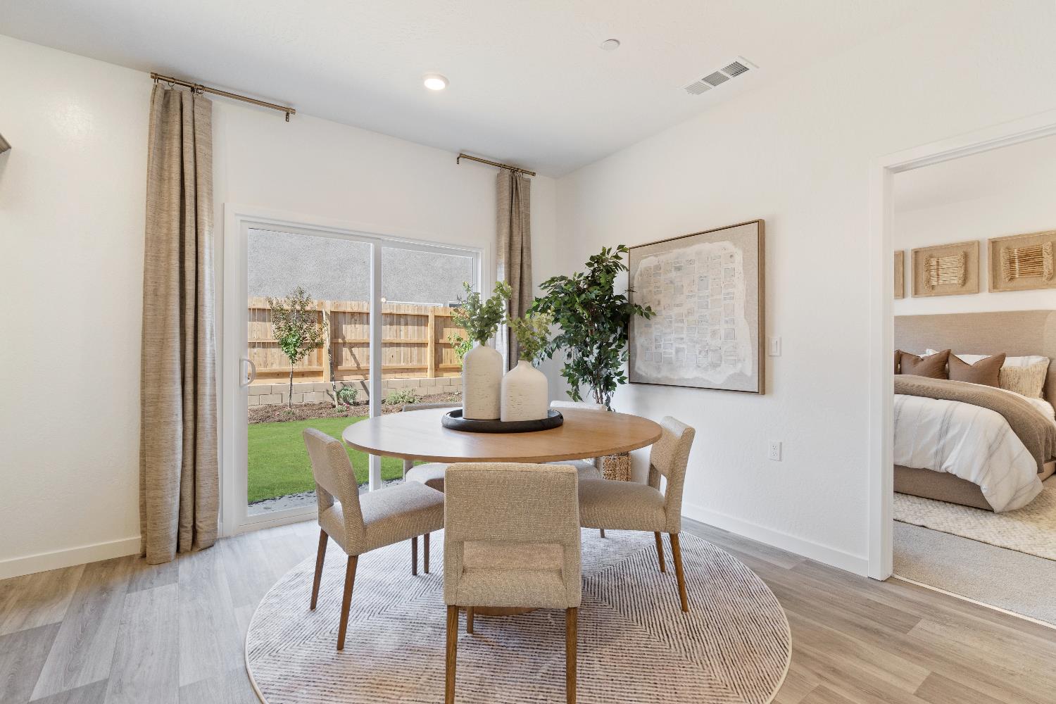 996 Deerhorn Dr W, Madera, CA 93636