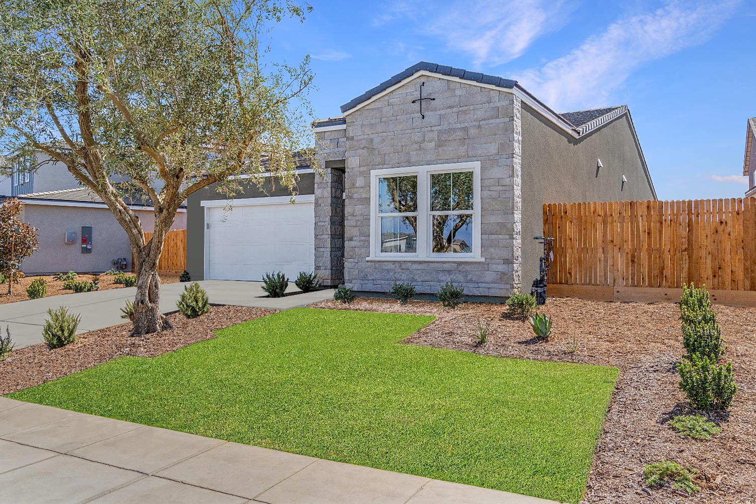 984 Deerhorn Dr W, Madera, CA 93636