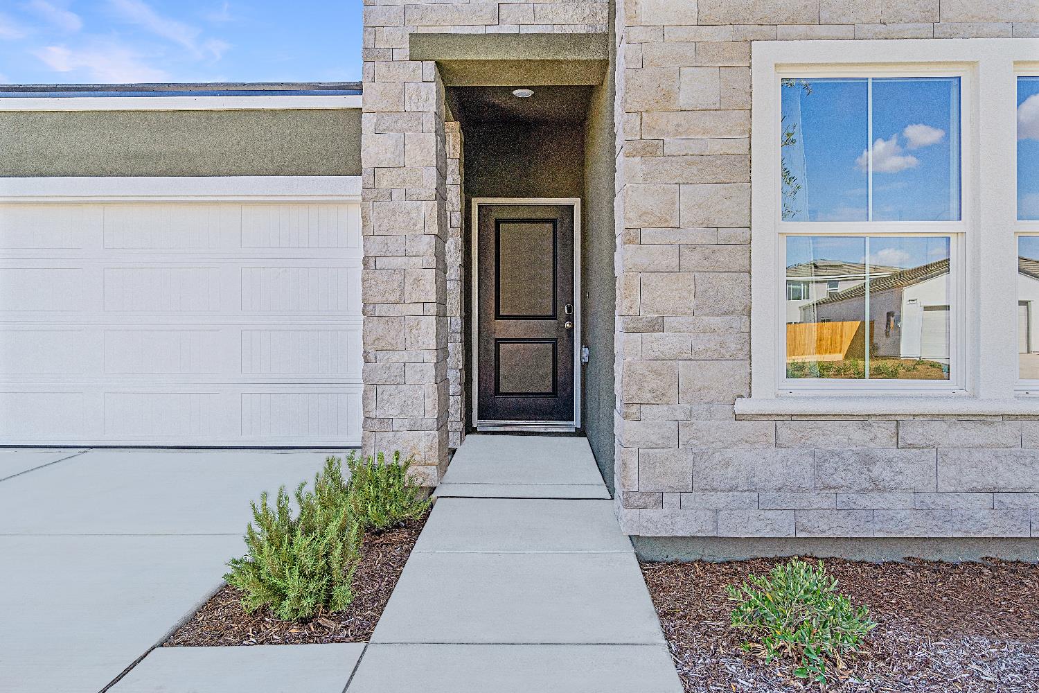 984 Deerhorn Dr W, Madera, CA 93636