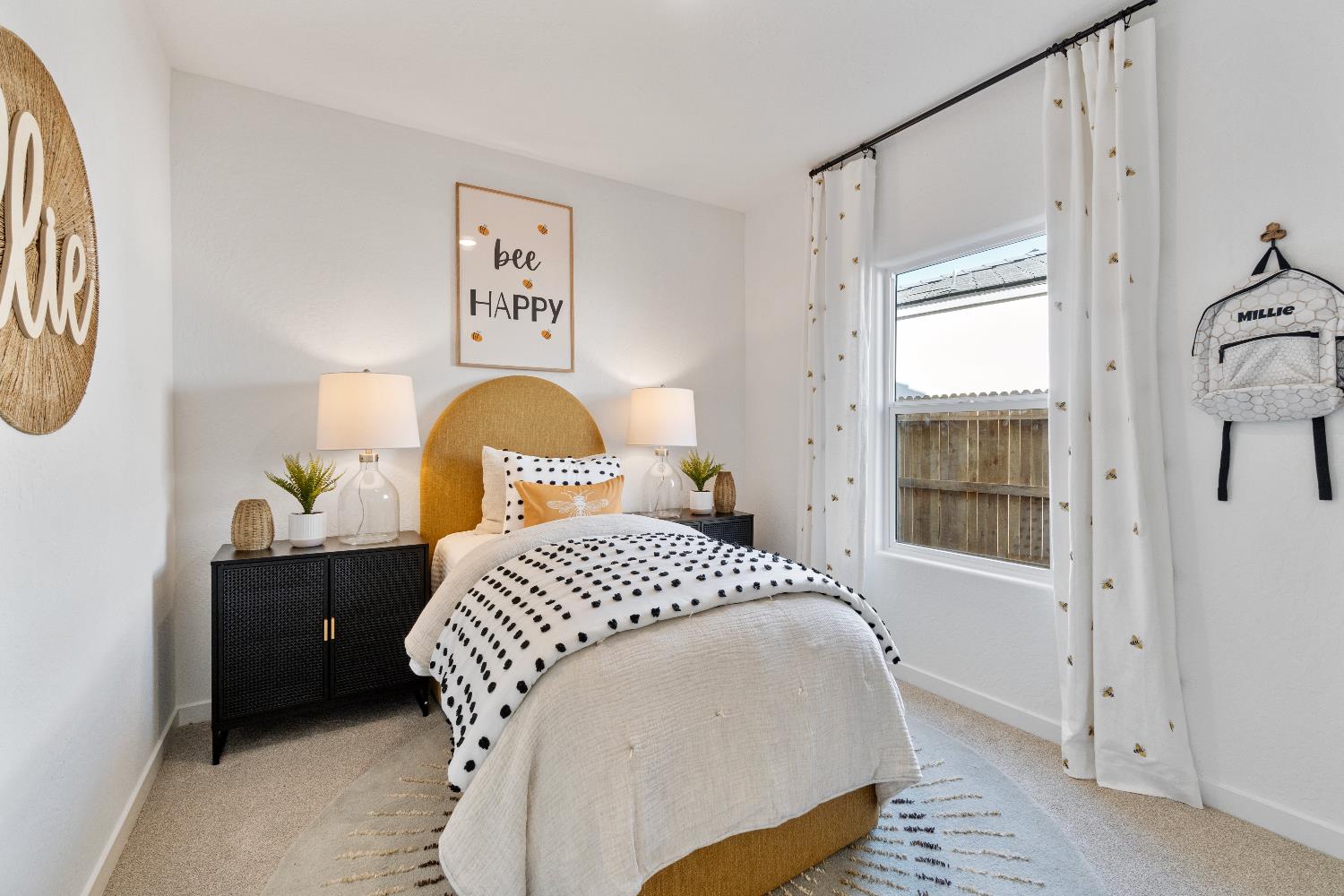 984 Deerhorn Dr W, Madera, CA 93636