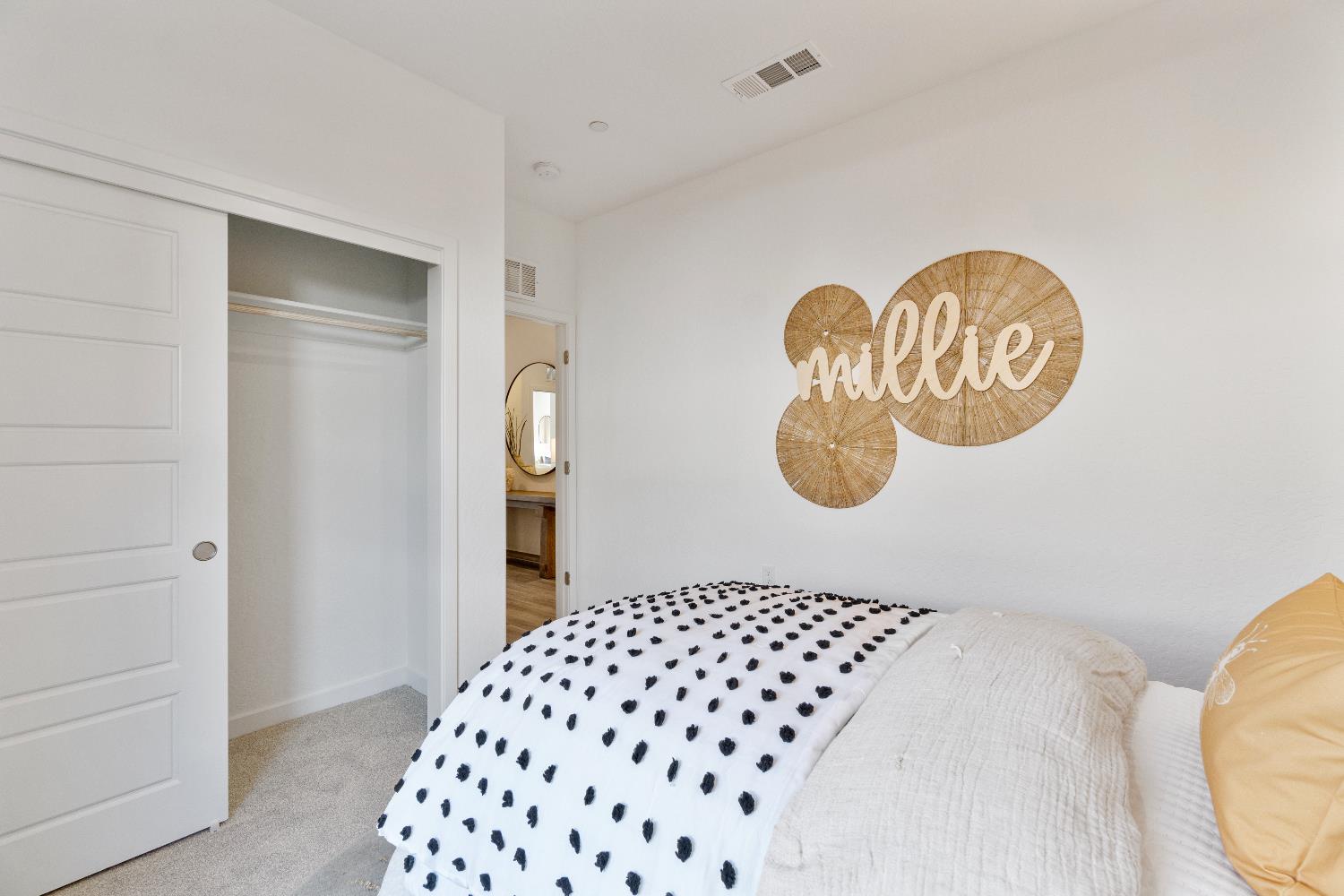 984 Deerhorn Dr W, Madera, CA 93636