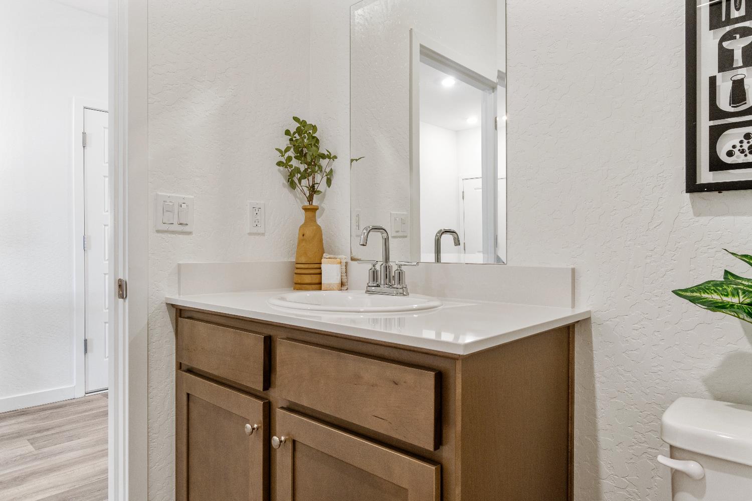 984 Deerhorn Dr W, Madera, CA 93636