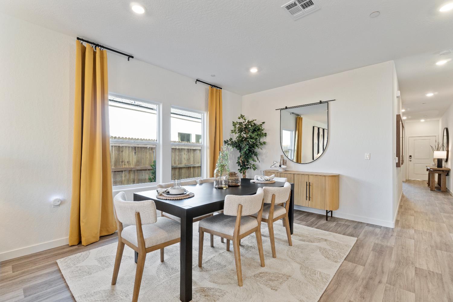 984 Deerhorn Dr W, Madera, CA 93636