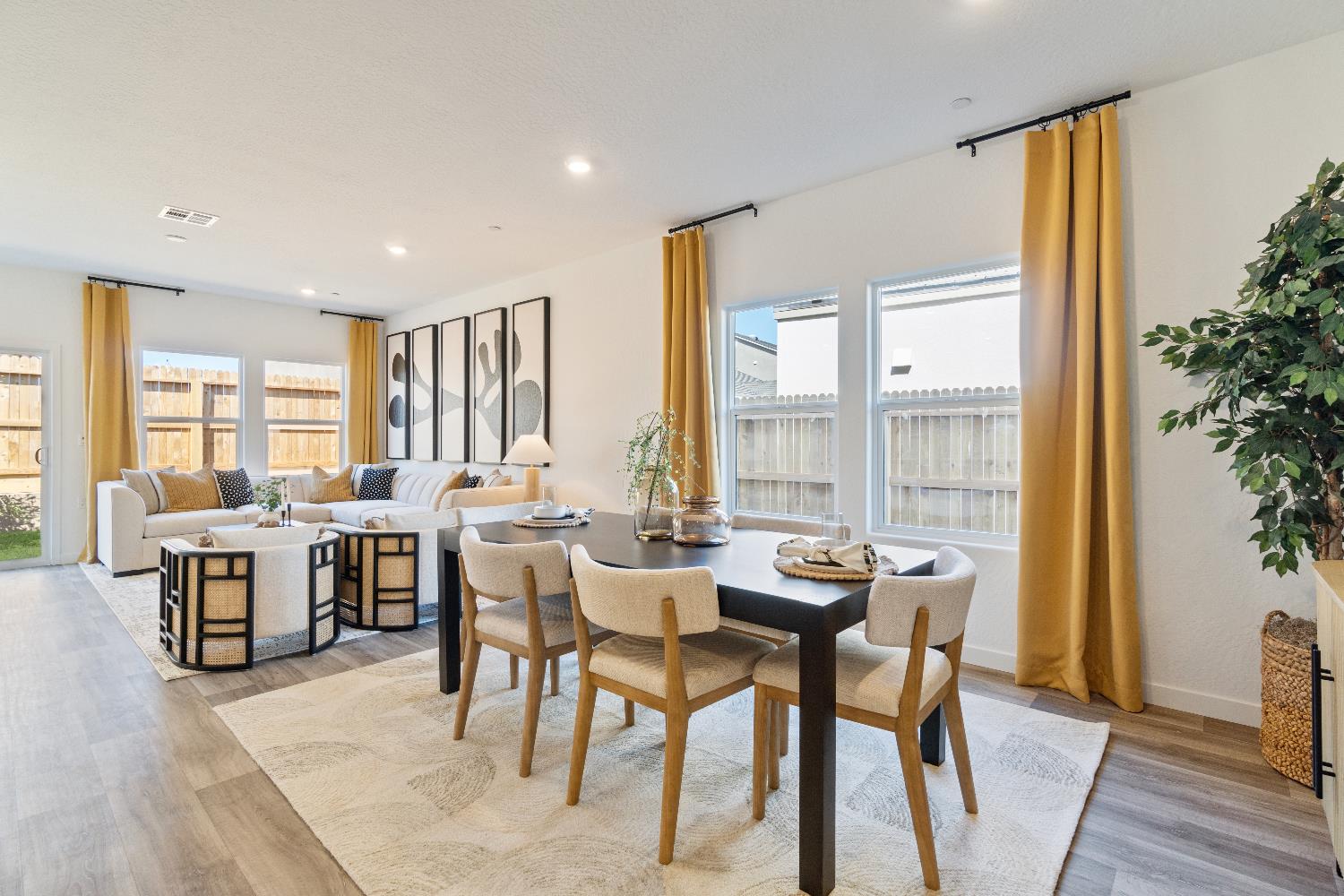 984 Deerhorn Dr W, Madera, CA 93636