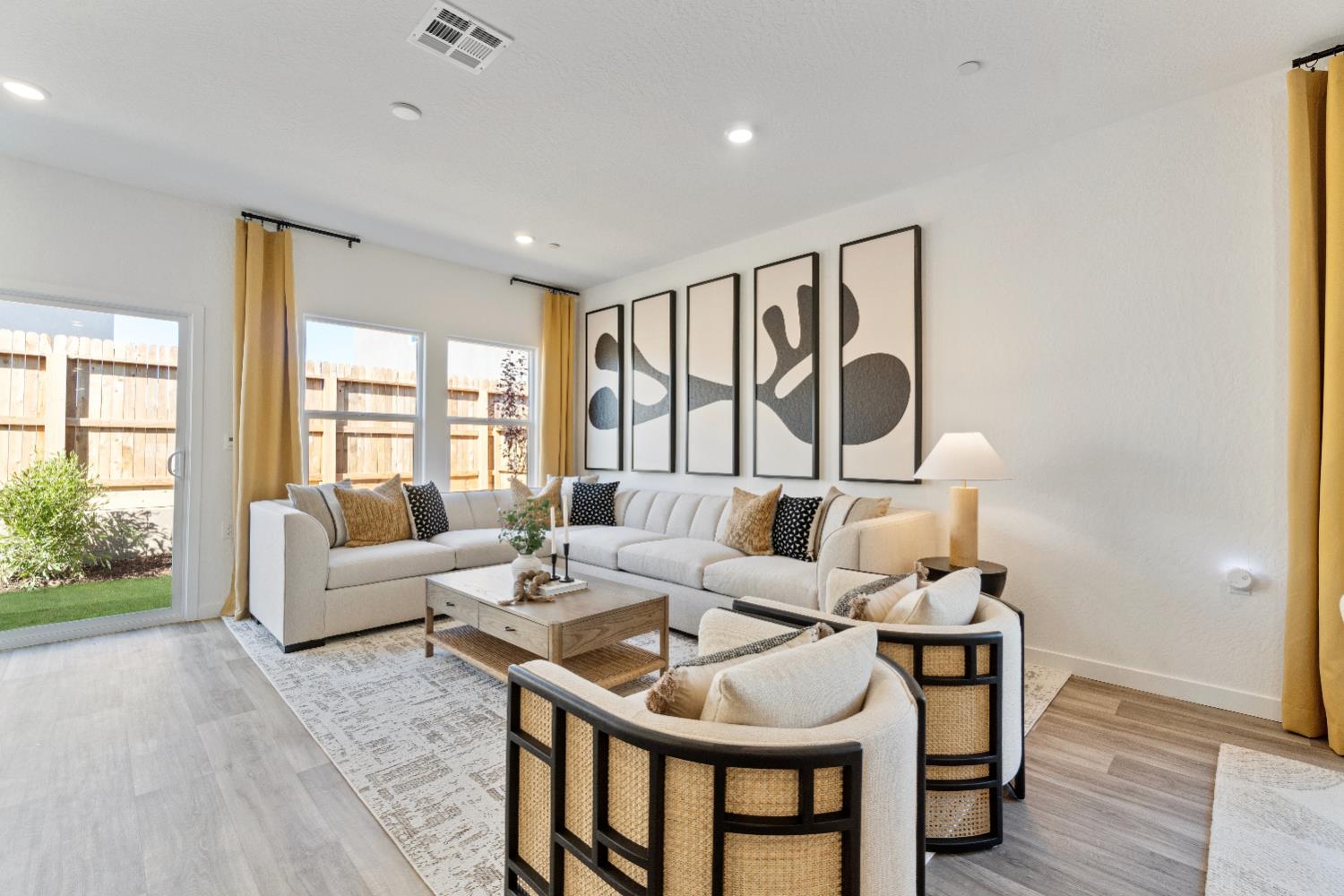 984 Deerhorn Dr W, Madera, CA 93636