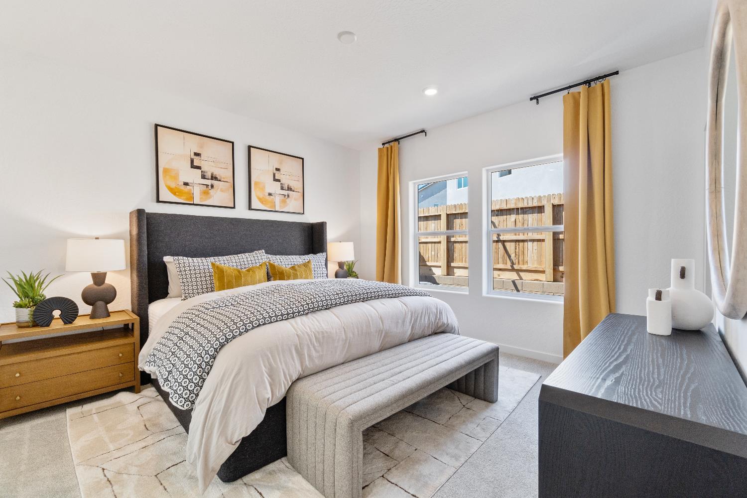 984 Deerhorn Dr W, Madera, CA 93636