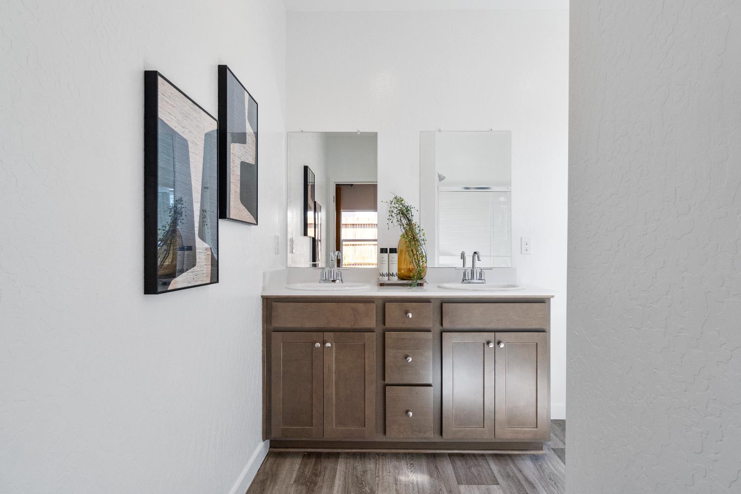 984 Deerhorn Dr W, Madera, CA 93636