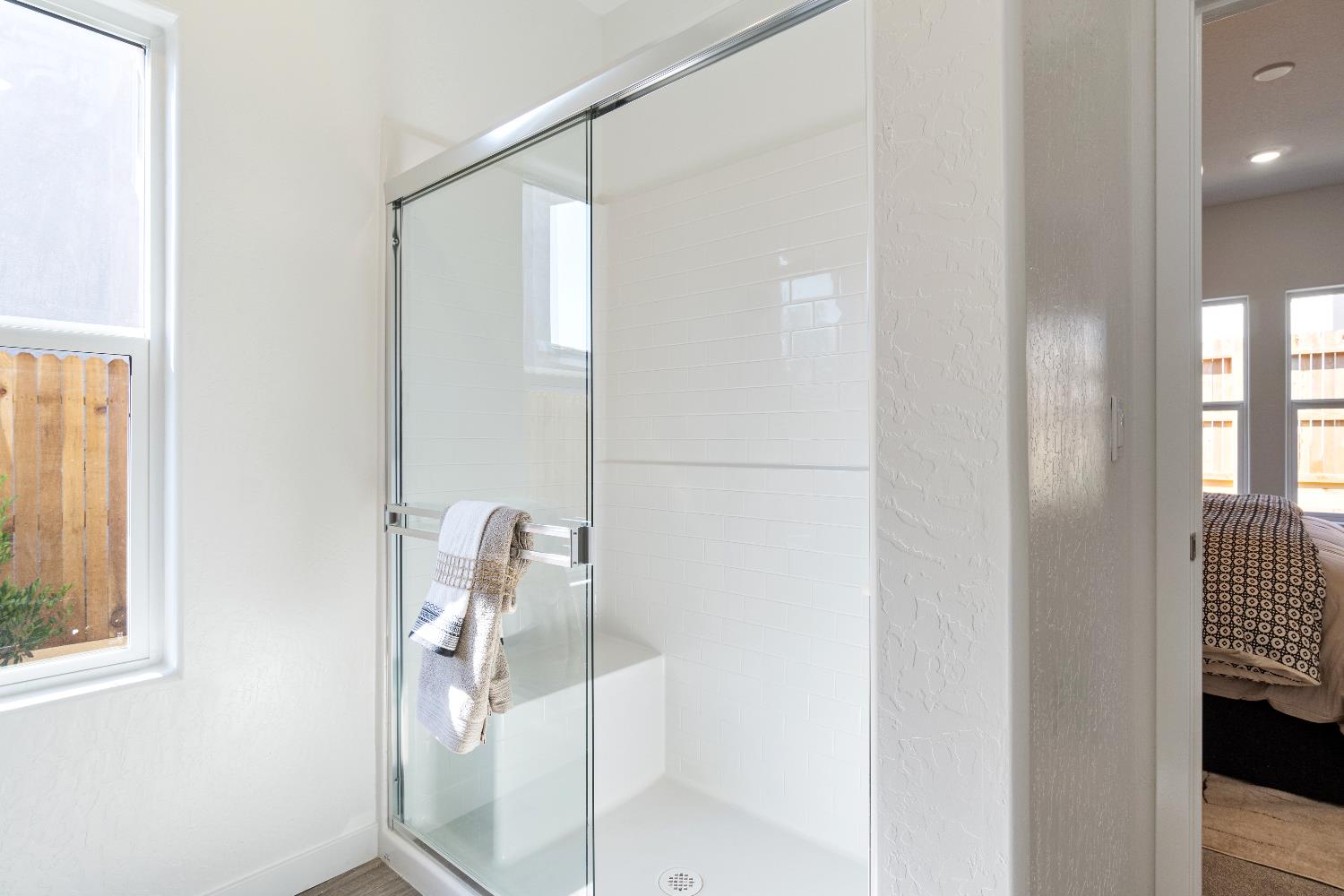 984 Deerhorn Dr W, Madera, CA 93636