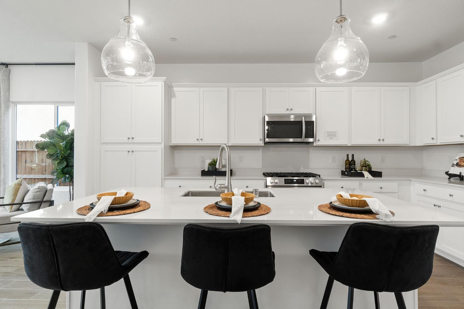 878 Traverse Dr S, Madera, CA 93636