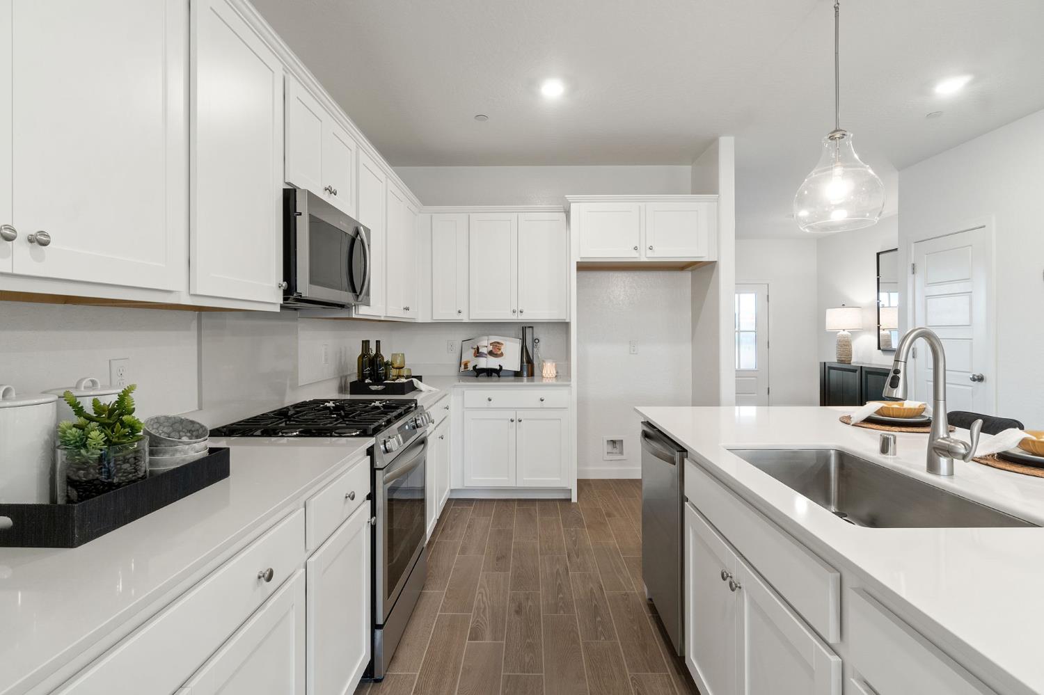 878 Traverse Dr S, Madera, CA 93636