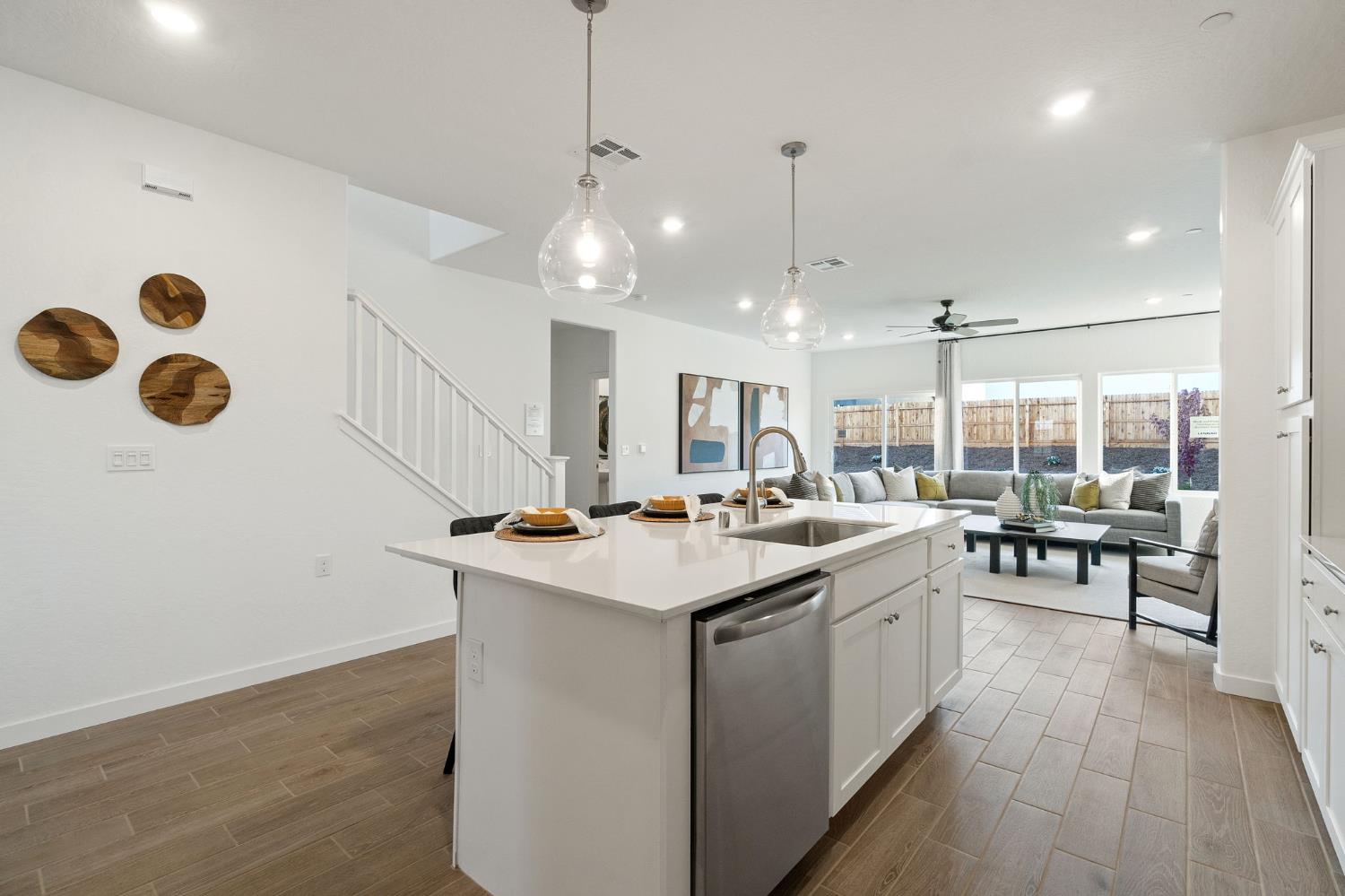 878 Traverse Dr S, Madera, CA 93636