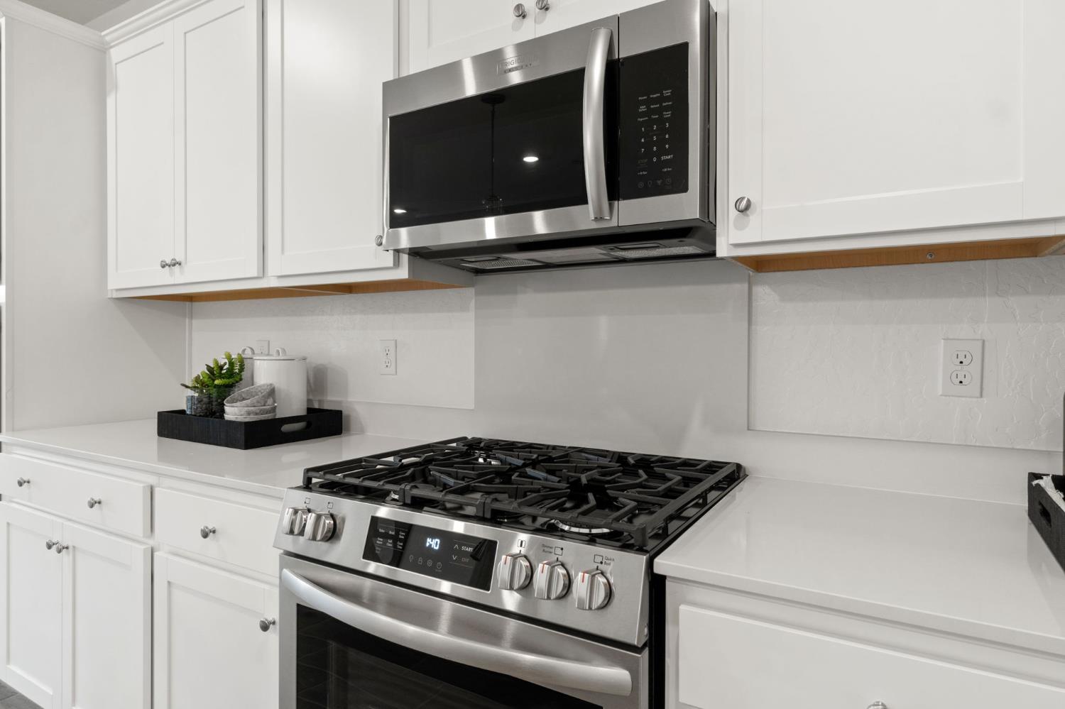 878 Traverse Dr S, Madera, CA 93636