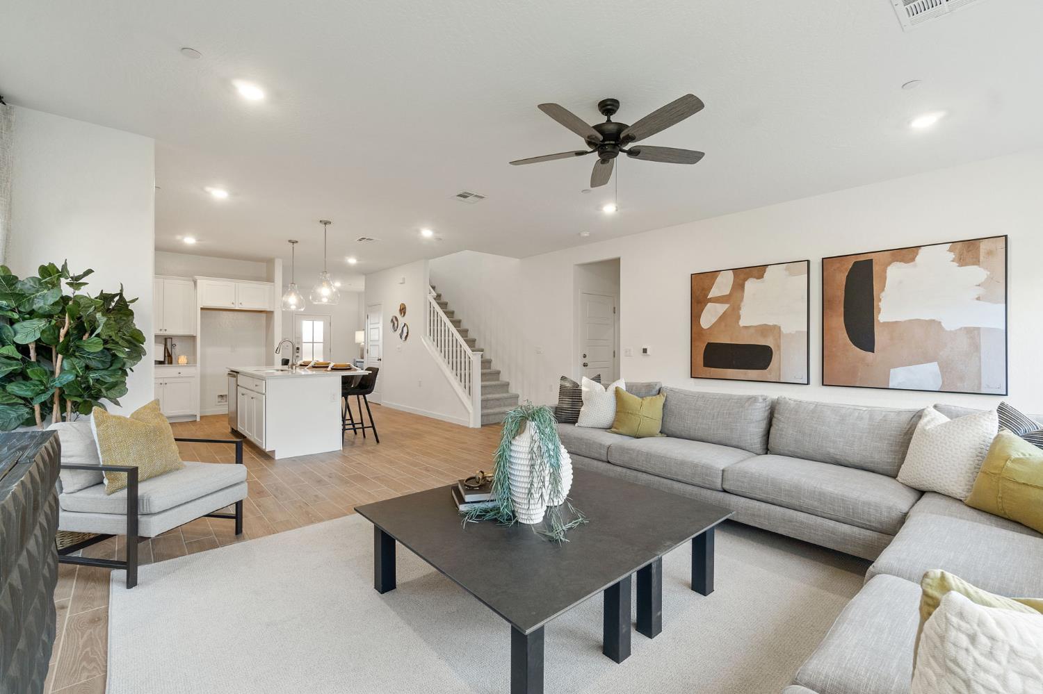 878 Traverse Dr S, Madera, CA 93636