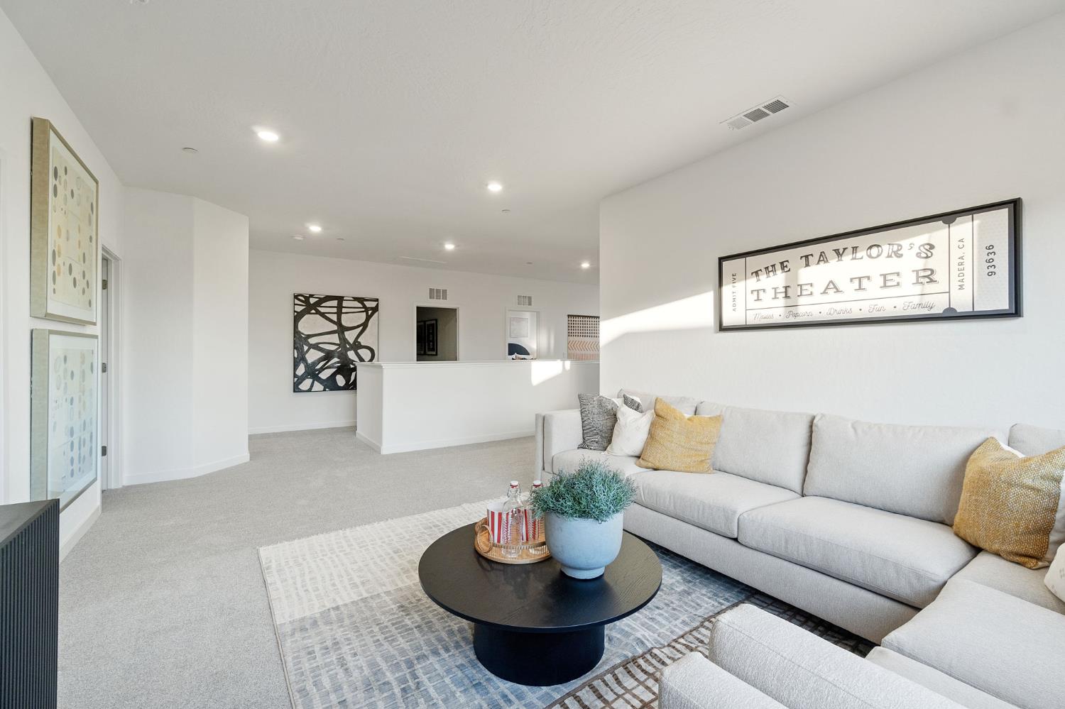 878 Traverse Dr S, Madera, CA 93636