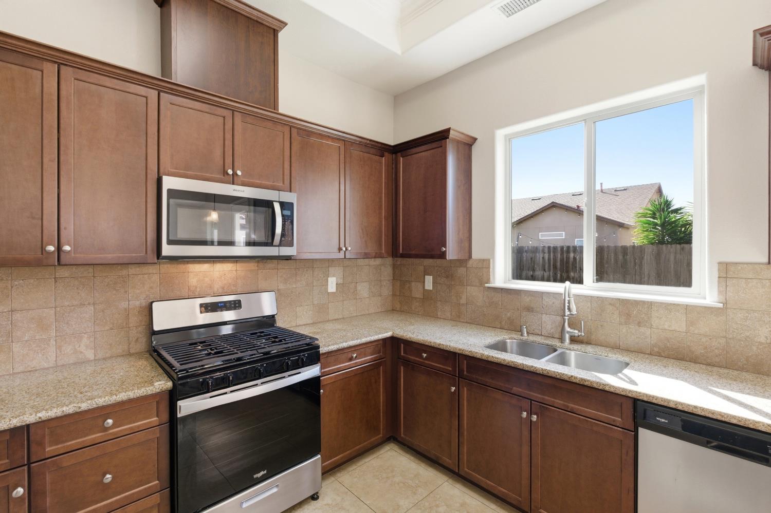 3108 Capistrano Dr, Madera, CA 93637