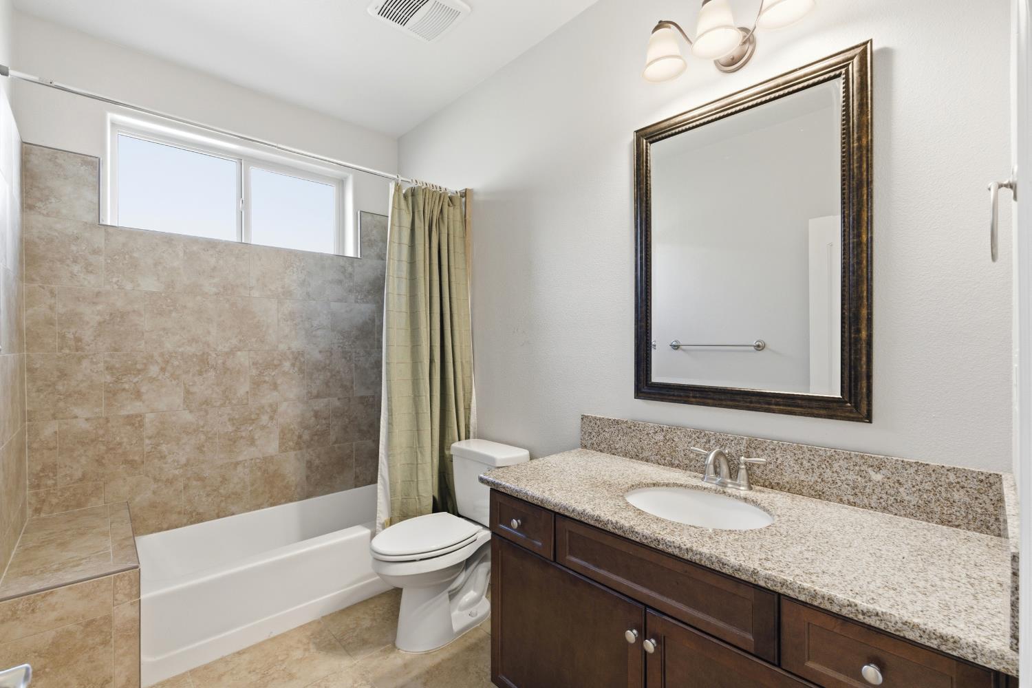 3108 Capistrano Dr, Madera, CA 93637