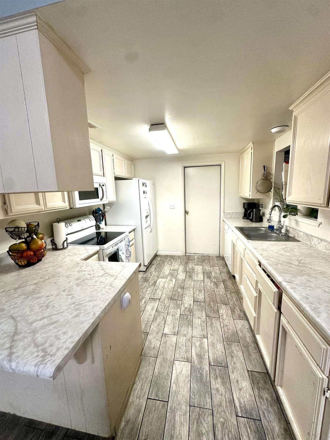 99 Rosewood Cir, Madera, CA 93637