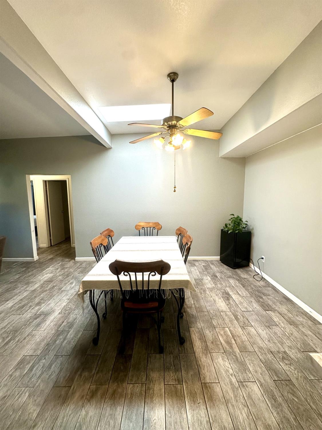 99 Rosewood Cir, Madera, CA 93637