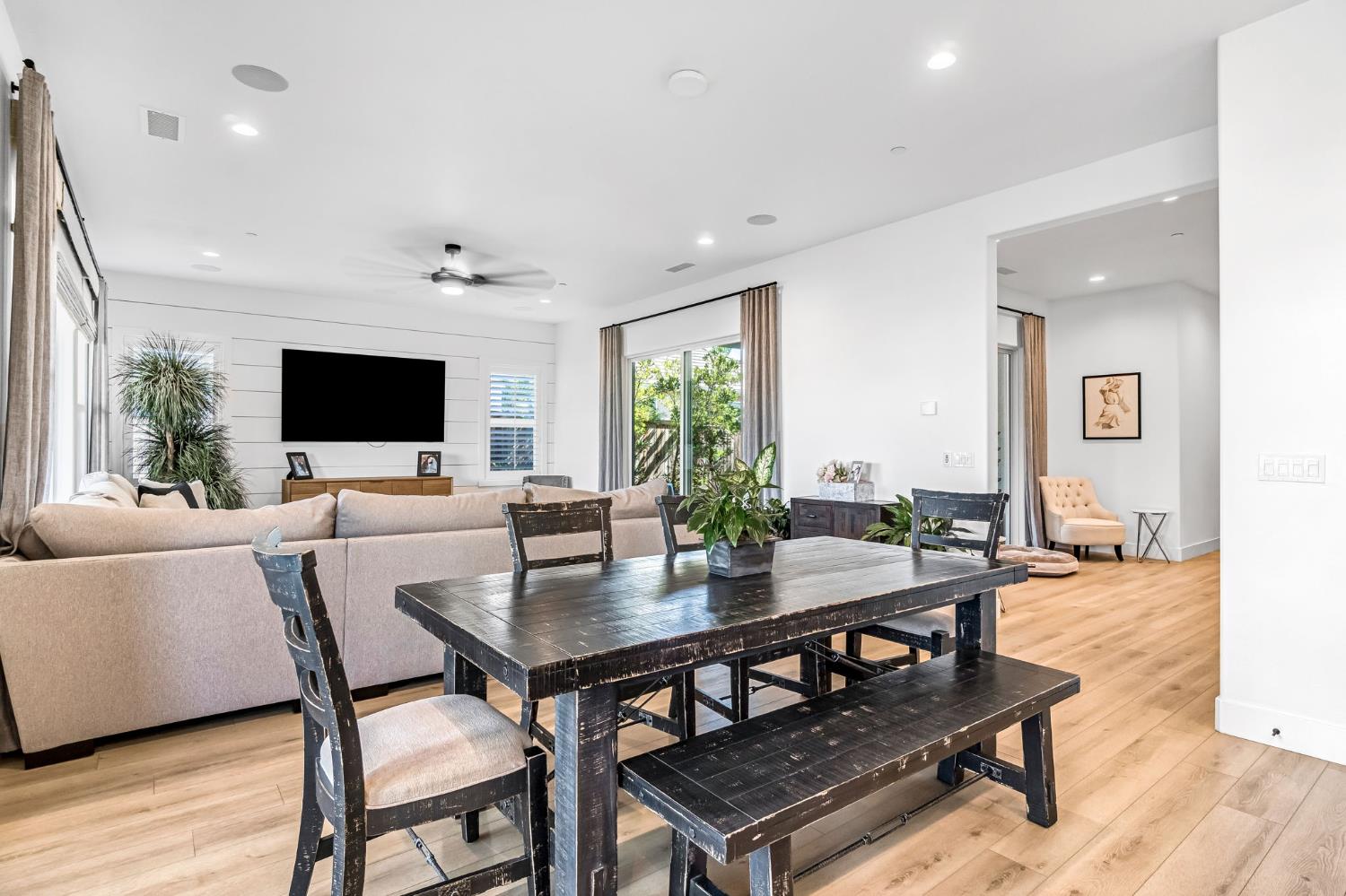 713 Harvest Dr, Madera, CA 93636