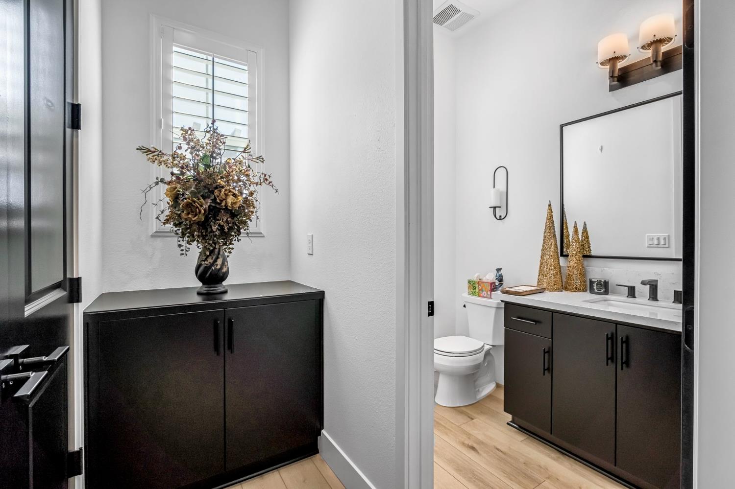 713 Harvest Dr, Madera, CA 93636