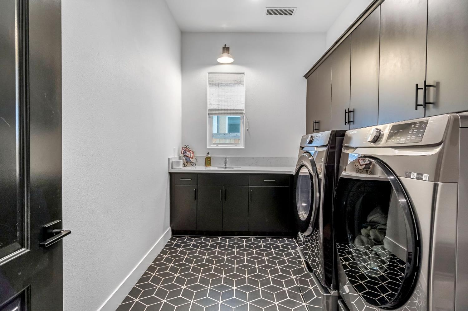 713 Harvest Dr, Madera, CA 93636