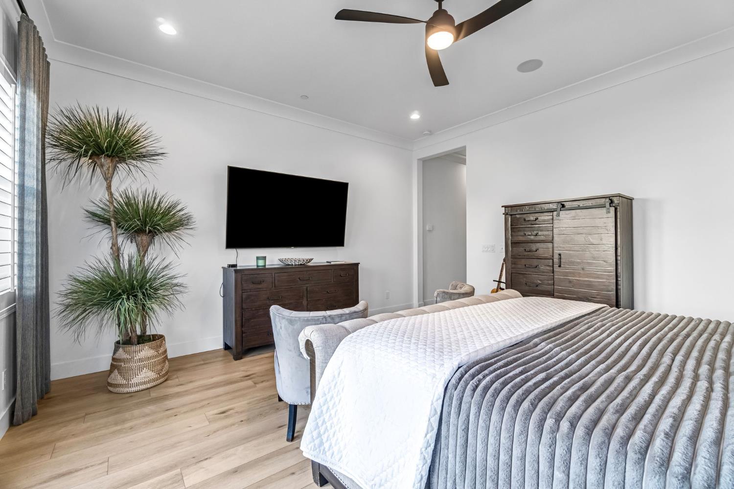 713 Harvest Dr, Madera, CA 93636