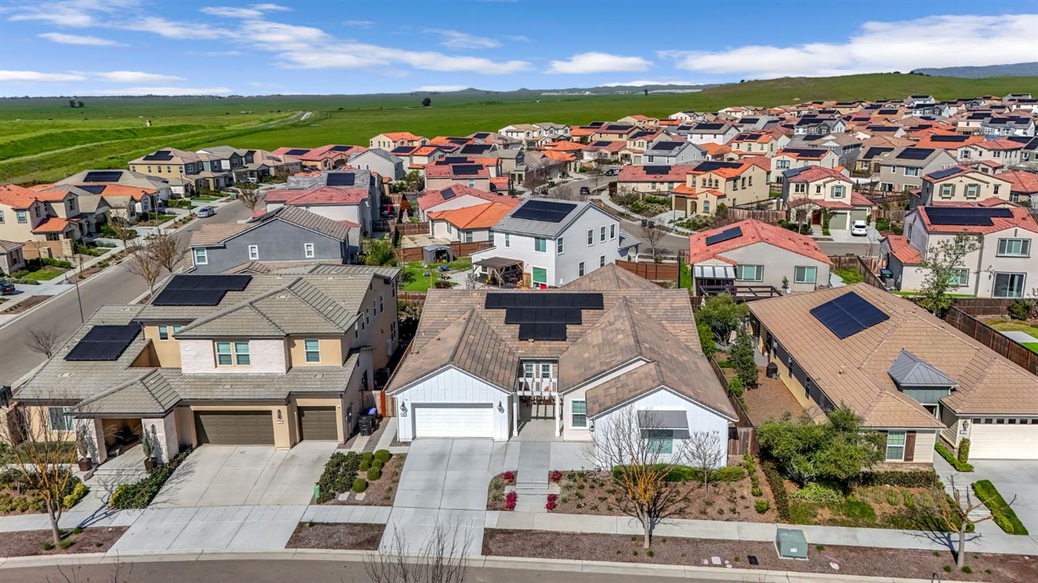 713 Harvest Dr, Madera, CA 93636