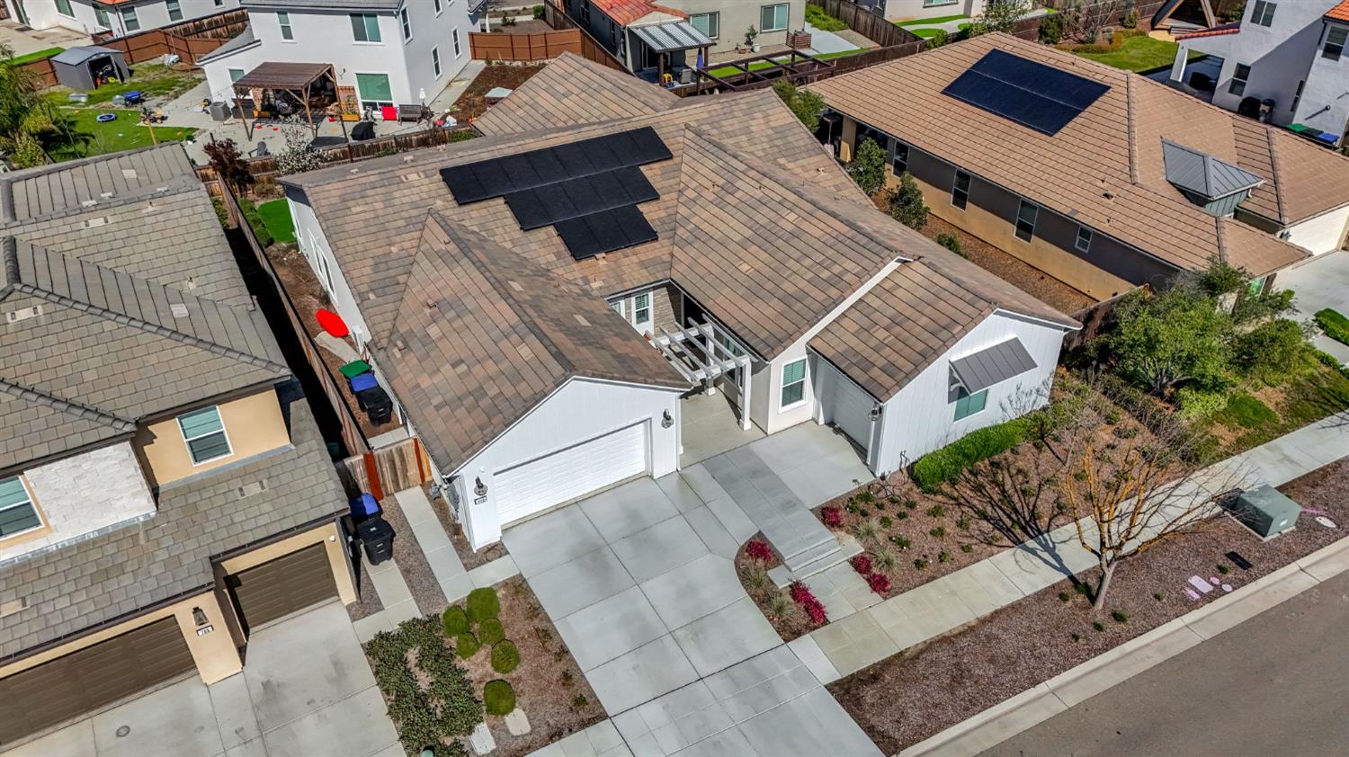 713 Harvest Dr, Madera, CA 93636