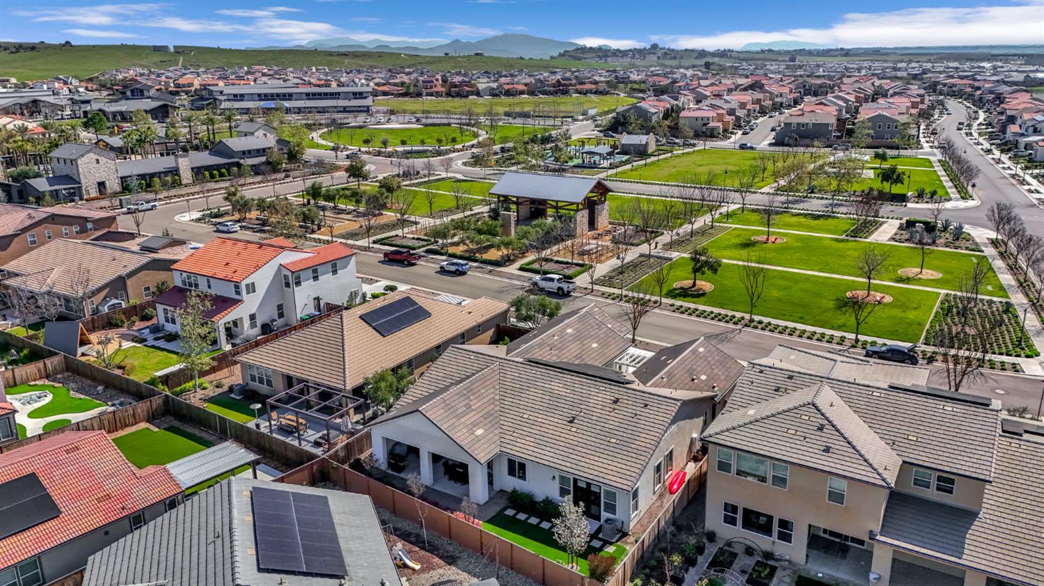 713 Harvest Dr, Madera, CA 93636