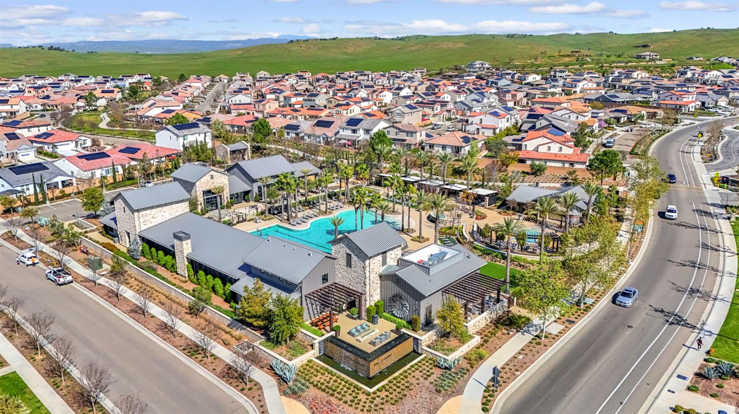 713 Harvest Dr, Madera, CA 93636